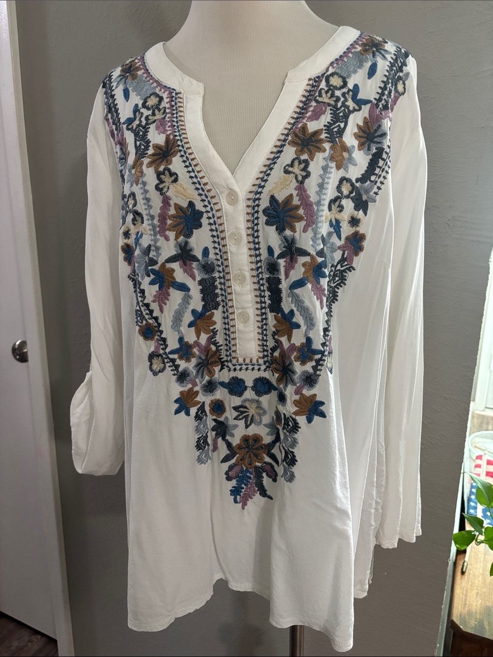 Solitaire White Embroidered Blouse